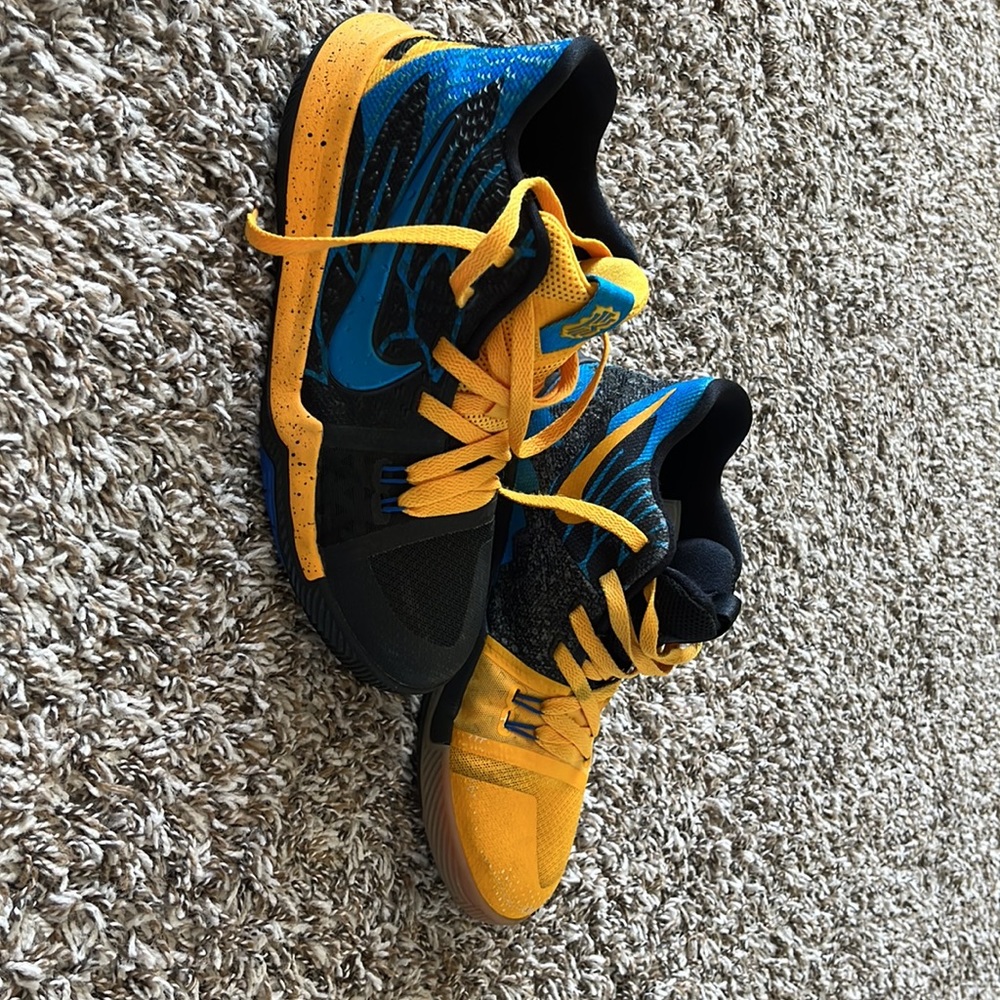 Men’s Nike Kyrie 3 GS 'What The' AH2287-700 Size 7
